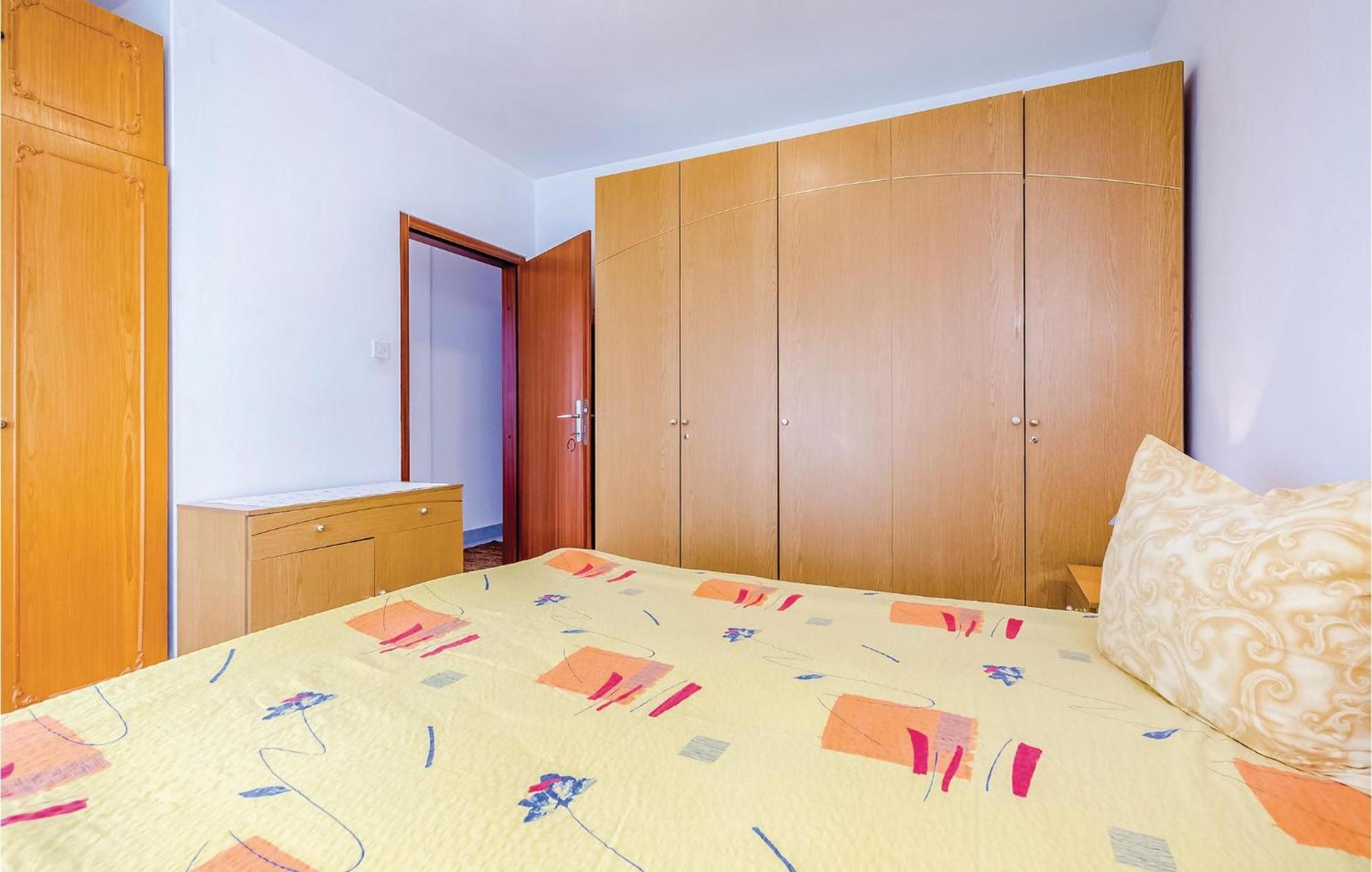 Beautiful Apartment In Novi Vinodolski Esterno foto