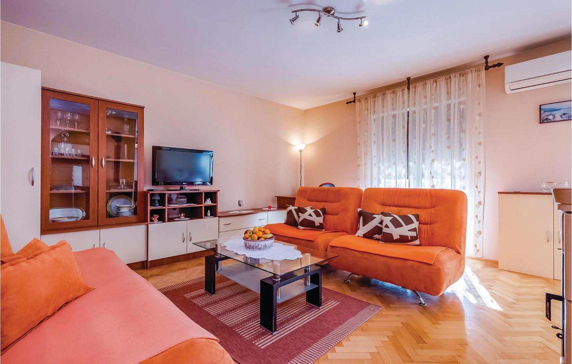 Beautiful Apartment In Novi Vinodolski Esterno foto