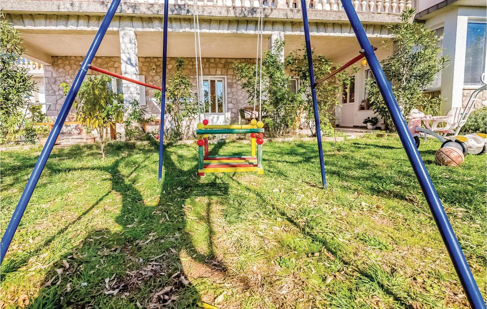 Beautiful Apartment In Novi Vinodolski Esterno foto