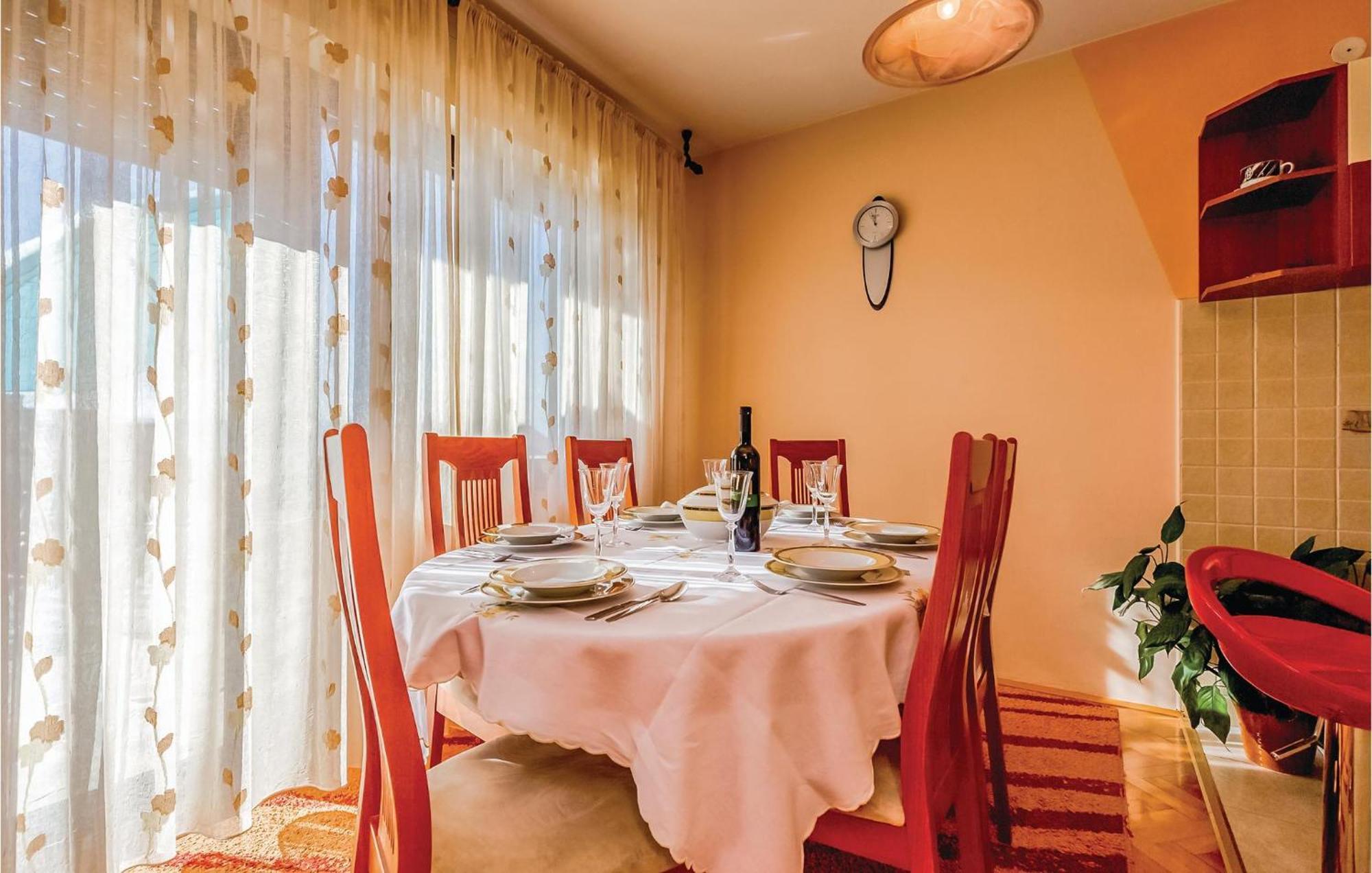 Beautiful Apartment In Novi Vinodolski Esterno foto