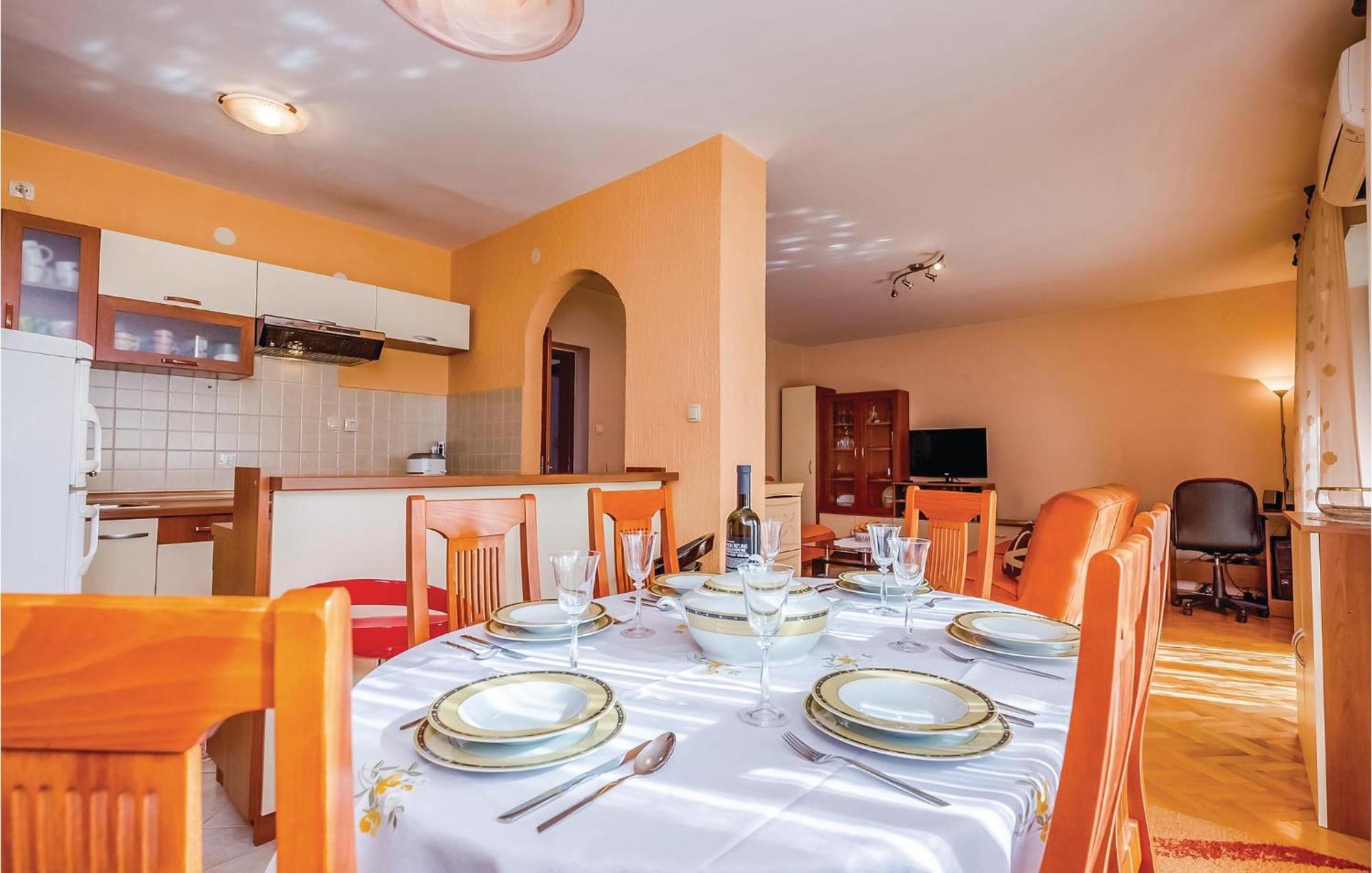 Beautiful Apartment In Novi Vinodolski Esterno foto